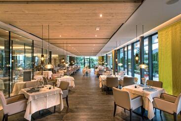 هتل Weinegg Wellviva Resort