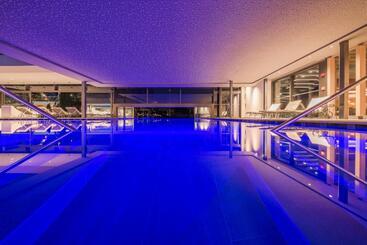 هتل Weinegg Wellviva Resort