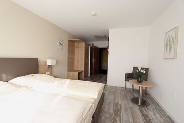 هتل Kemnater Hof Apartments