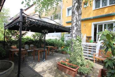 هتل Eden   Am Hofgarten