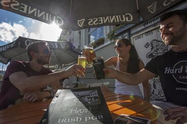 هتل Hajo´s Germania Lodge & Irish Pub