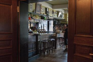 هتل Hajo´s Germania Lodge & Irish Pub