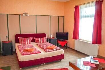 هتل Pension Haus Saarland