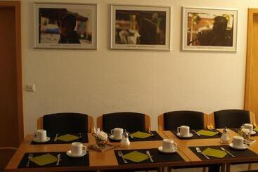 پانسیون Boardingroom