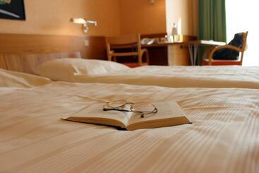 فندق An Der Persiluhr Stadt Gut