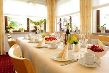 هتل & Ferienappartements Edelweiss