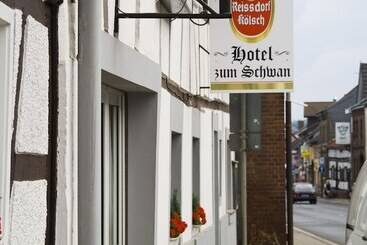 هتل Zum Schwan Weilerswist