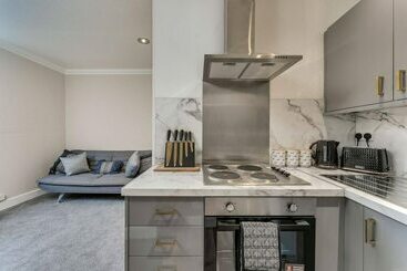 Garden Flat, Stylish, Modern Flat, Near Balloch - Alexandria