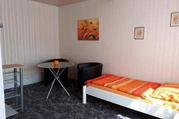 تختخواب و صبحانه Pension Haus Germania