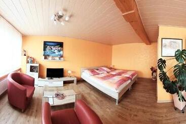 تختخواب و صبحانه Pension Haus Germania