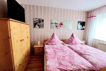 تختخواب و صبحانه Pension Haus Germania