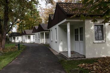 Отель Jembo Park