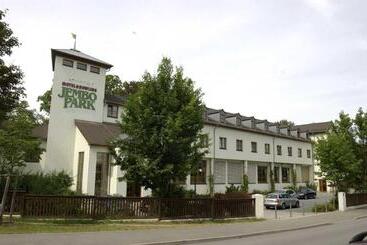 Отель Jembo Park