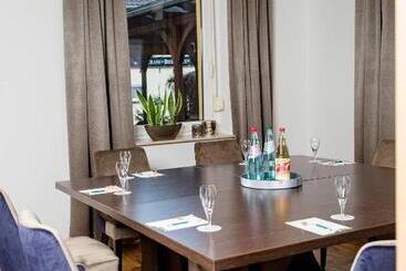 هتل Restaurant Zwergschlösschen