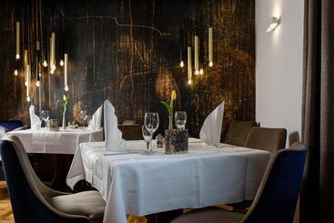 هتل Restaurant Zwergschlösschen