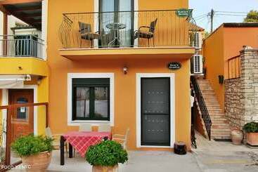 Old Harbour Apartments By Corfuescapes - Paxi