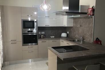 Sea View 2 Bed Apartment Close To Beach Hpi7738 - Marsaskala