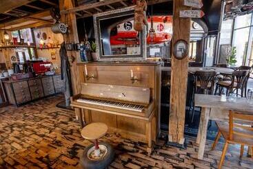 هتل Motorworld Inn