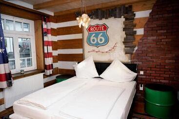 هتل Motorworld Inn
