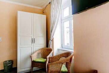 Landhotel Airport Inn