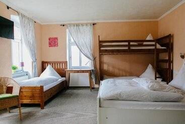 Landhotel Airport Inn