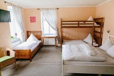 Landhotel Airport Inn