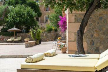 هتل Finca Can Estades