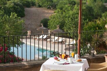 هتل Finca Can Estades