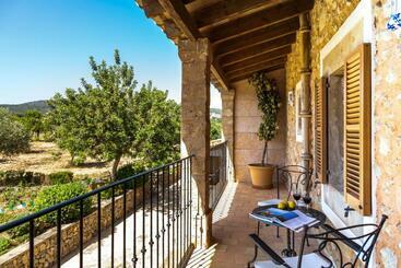 هتل Finca Can Estades
