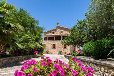 هتل Finca Can Estades