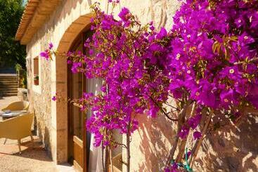 هتل Finca Can Estades