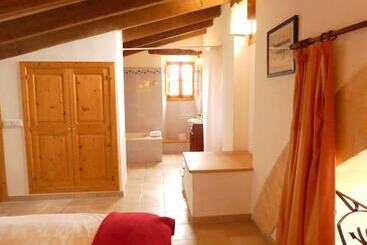 هتل Finca Can Estades