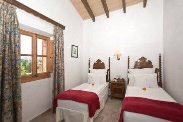 هتل Finca Can Estades