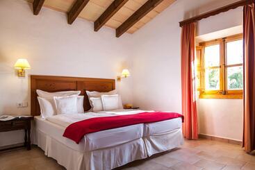 هتل Finca Can Estades