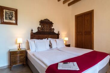 هتل Finca Can Estades