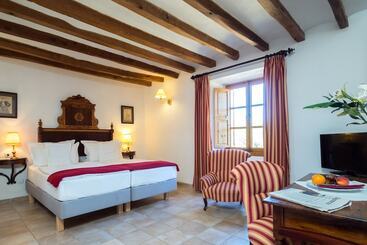 هتل Finca Can Estades