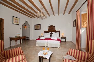 هتل Finca Can Estades
