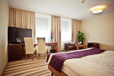 هتل Mazovia Airport Modlin