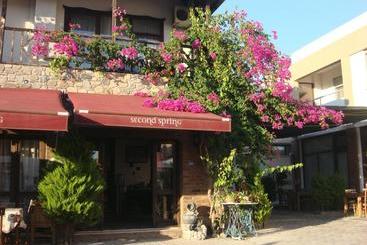 فندق Second Spring