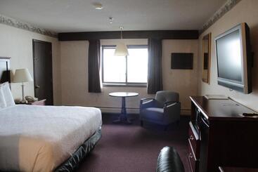 هتل Shiretown Inn & Suites
