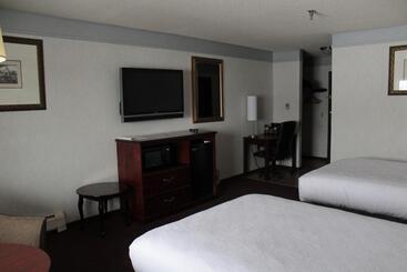هتل Shiretown Inn & Suites