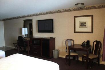 هتل Shiretown Inn & Suites