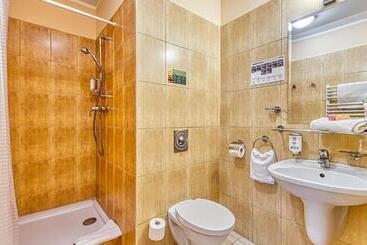 هتل St Lukas Medical & Spa