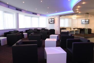 هتل Tempus Club Garni