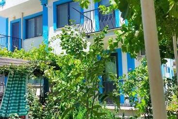 تختخواب و صبحانه Zeytin Cicegi Pansiyon