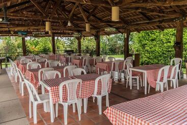 هتل Eden Parque Del Cafe