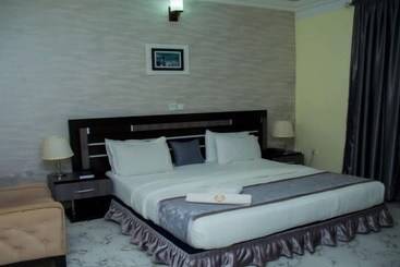 هتل Gpinnacle Suites