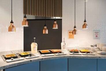هتل Hampton By Hilton Krakow Airport