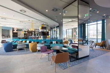 هتل Hampton By Hilton Krakow Airport