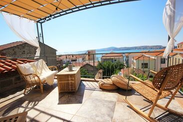 هتل Lunaria Guest House